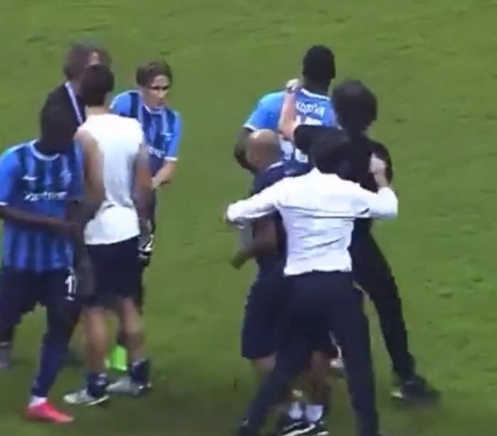 Mario Balotelli nawrzucał swojemu trenerowi. Omal nie doszło do rękoczynów na murawie